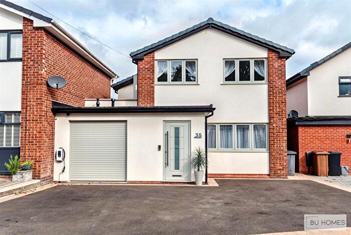 4 Bedroom Link Detached House For Sale In Leafield Road, Solihull, B92