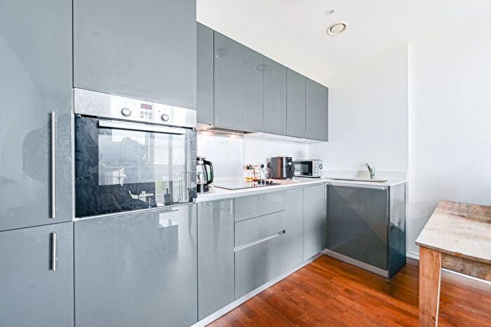 2 Bedroom Flat To Rent In Duncombe House, Woolwich, London, SE18