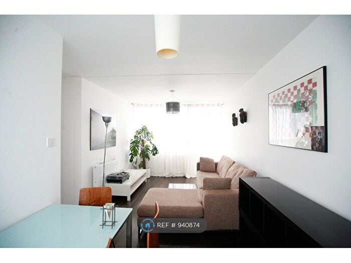 2 Bedroom Flat To Rent In Whiston Road, London, E2