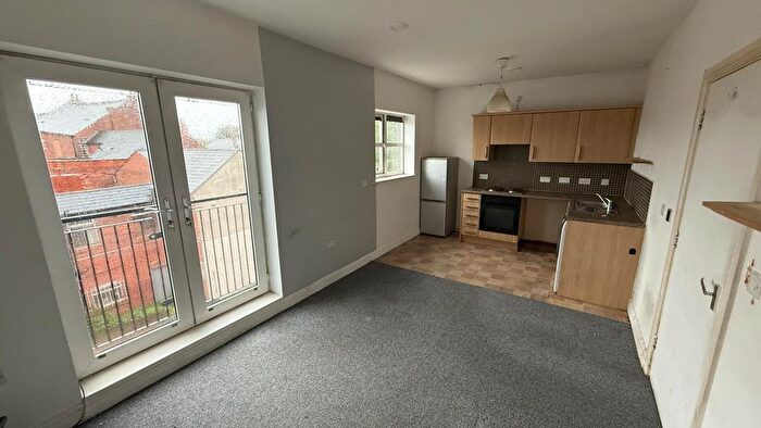 2 Bedroom Flat For Sale In Brickhouse Lane South, Tipton, DY4