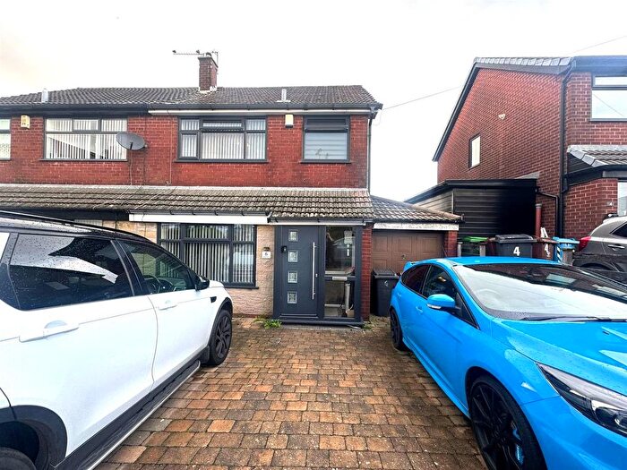 3 Bedroom Property For Sale In Longden Avenue, Oldham, OL4
