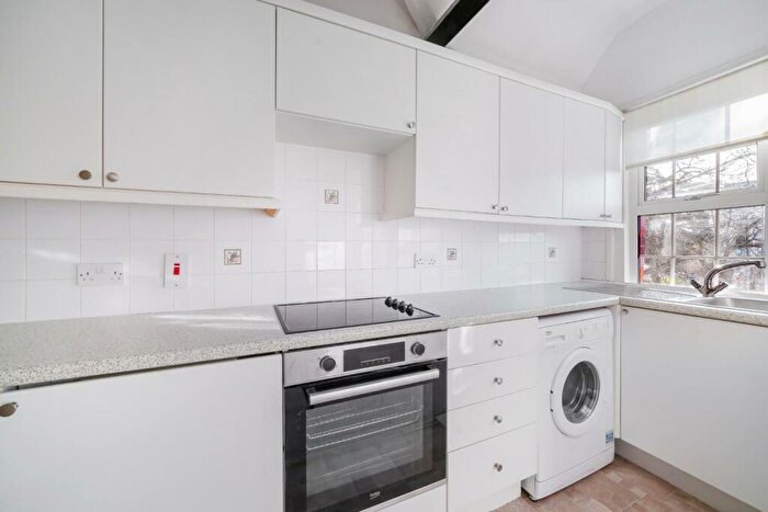 1 Bedroom Apartment For Sale In Camperdown House, Windsor, SL4