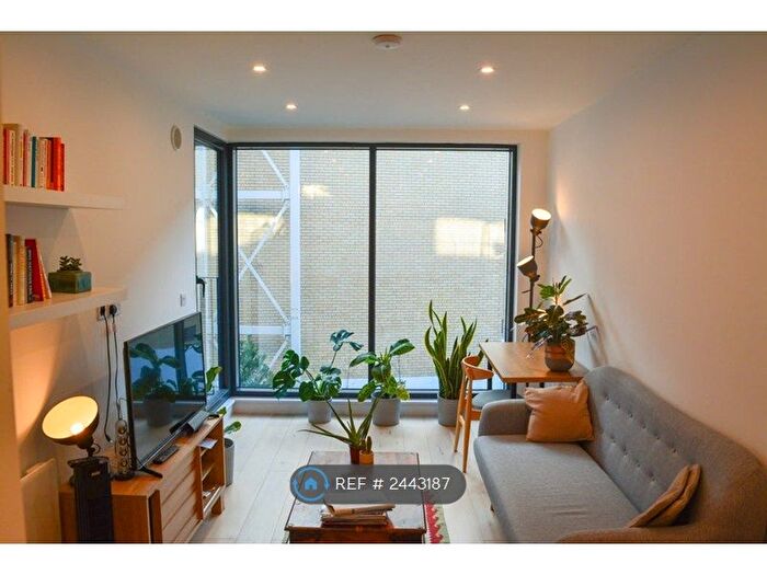 2 Bedroom Flat To Rent In Hoxton Street, London, N1