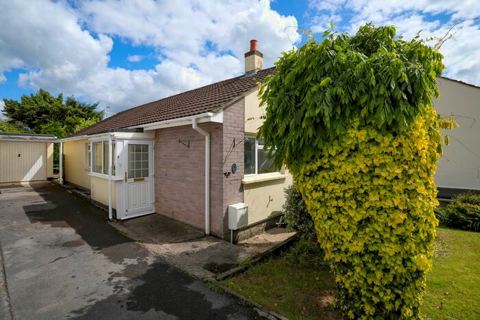 4 Bedroom Detached Bungalow For Sale In Staddons View, Bovey Tracey, Newton Abbot, TQ13