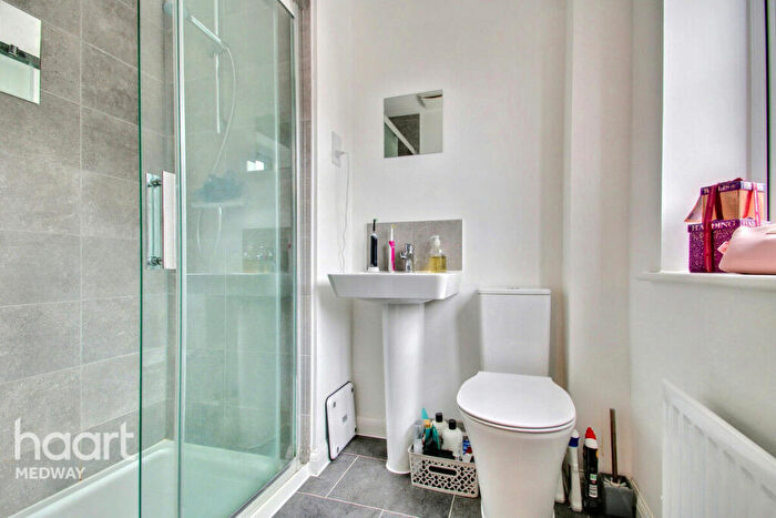 3 Bedroom Semi-Detached House For Sale In Worrall Drive, Rochester, ME1