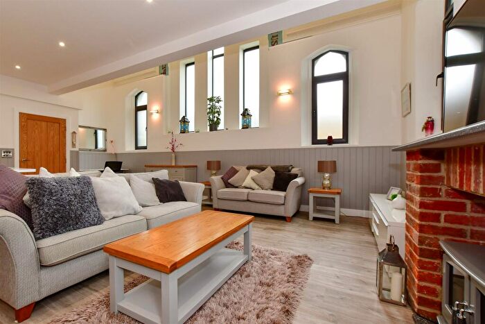 2 Bedroom Character Property For Sale In Newport Road, Apse Heath, Isle Of Wight, PO36