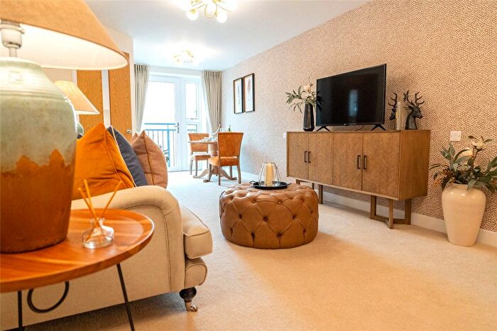 2 Bedroom Flat For Sale In % Share Of William House, Thatcham, RG19