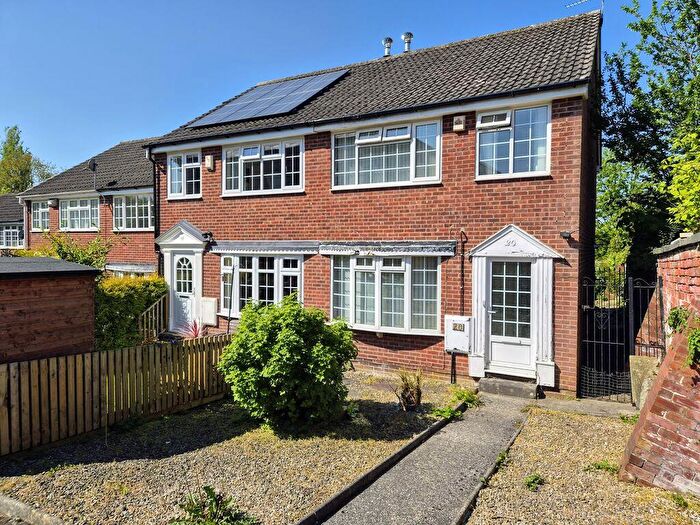 3 Bedroom Town House For Sale In Spen Mews, Leeds, LS16