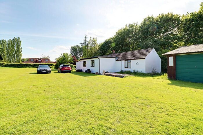 2 Bedroom Bungalow For Sale In Owmby Lane, North Kelsey Moor, Lincolnshire, LN7