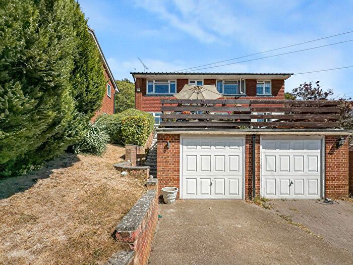 3 Bedroom Semi-Detached House For Sale In Downs Road, Istead Rise, Gravesend, DA13