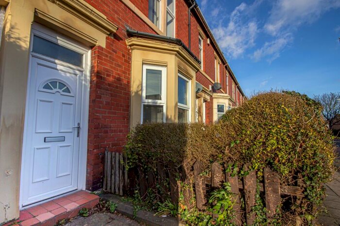 2 Bedroom Flat To Rent In Ravensworth Road, Gateshead, Tyne And Wear, NE11