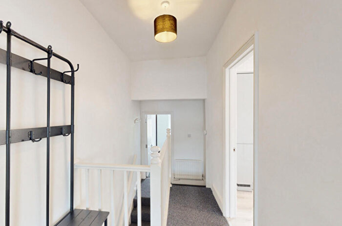 2 Bedroom Apartment To Rent In Lower Bristol Road, BA2