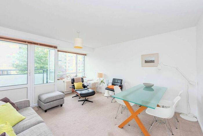 2 Bedroom Flat To Rent In Churchill Gardens, Pimlico, London, SW1V