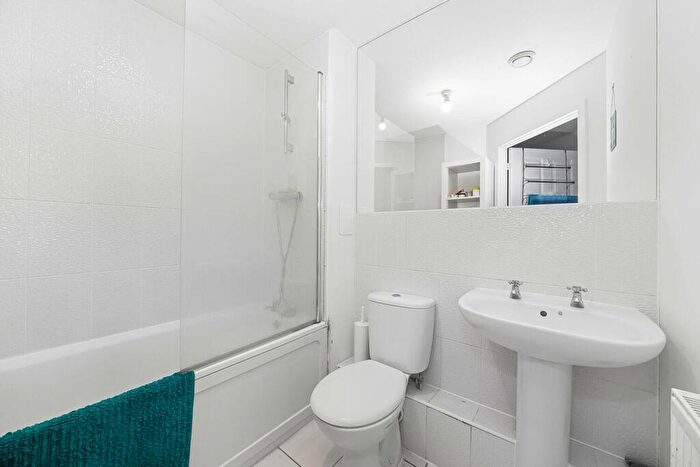1 Bedroom Apartment For Sale In Worcester Close, Penge, London, SE20