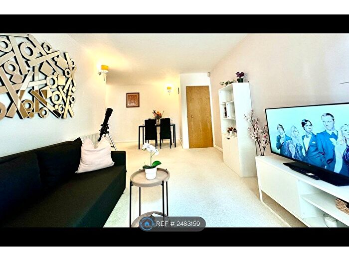 1 Bedroom Flat To Rent In Towergate, London, SE1