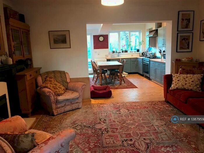 3 Bedroom Semi-Detached House To Rent In Castle Road, Hampshire, PO9