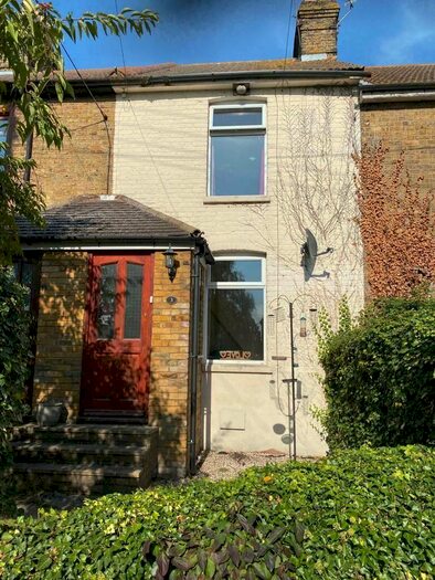 3 Bedroom Cottage To Rent In Eastwood Cottages, Conyer, Sittingbourne, ME9