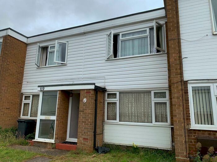 2 Bedroom Maisonette To Rent In Tamar Rise, Springfield, Chelmsford, CM1