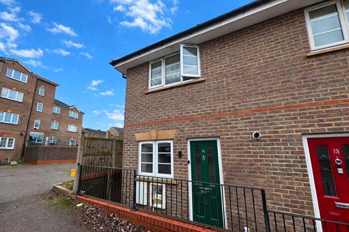 2 Bedroom End Of Terrace House To Rent In Kingswood Court, Grove Road, Luton, LU1