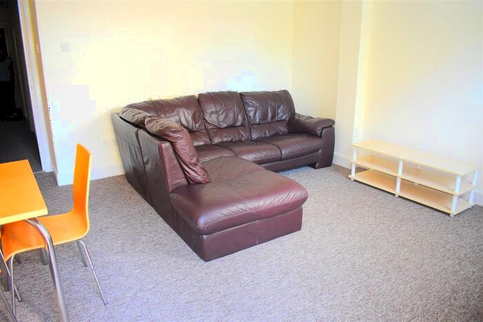 2 Bedroom Flat To Rent In Queen Street, Portsmouth, PO1