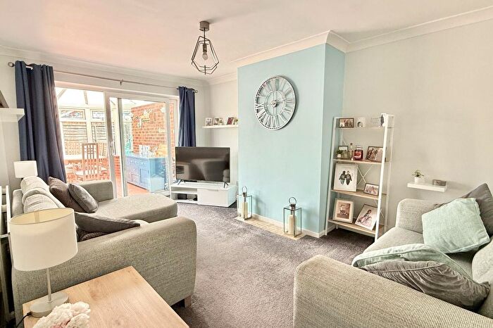 3 Bedroom Terraced House For Sale In Hightown Gardens, Ringwood, BH24