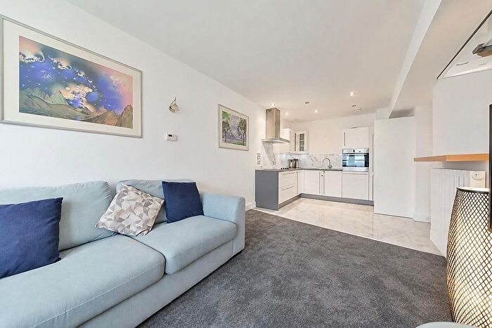 2 Bedroom Flat To Rent In Sutherland Avenue, Maida Vale, London, W9