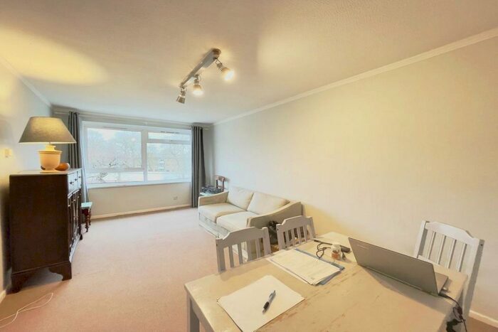 2 Bedroom Flat To Rent In Weir Road, London, SW12