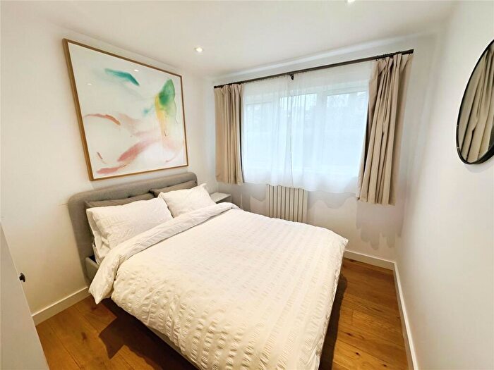 2 Bedroom Flat To Rent In Autumn Drive, Sutton, SM2