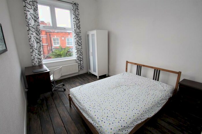 3 Bedroom Apartment To Rent In Albert Road, PO5