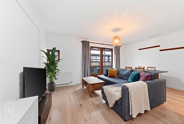 3 Bedroom Flat For Sale In Waterson Street, London, E2