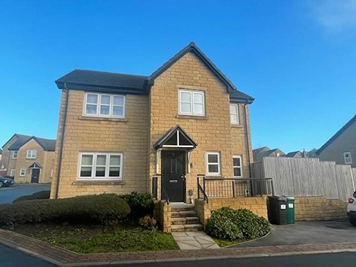 3 Bedroom Detached House To Rent In Valley Meadows, Denholme, BD13