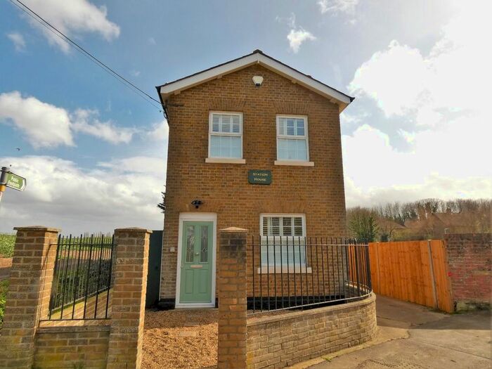 3 Bedroom Detached House To Rent In Station House, Chequers Street, Rochester, Kent, ME3