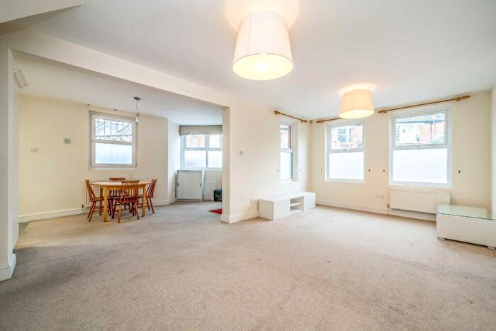 2 Bedroom Flat For Sale In Cavendish Road, Balham, SW12