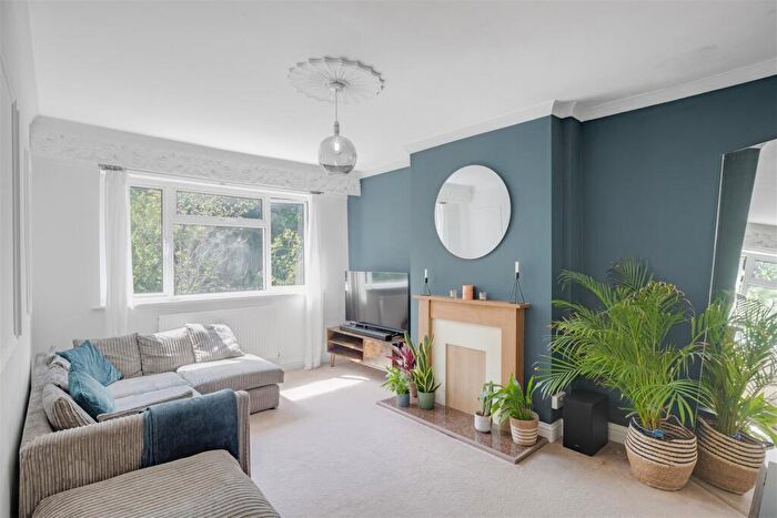 2 Bedroom Maisonette For Sale In Meadowview Road, Catford, London, SE6