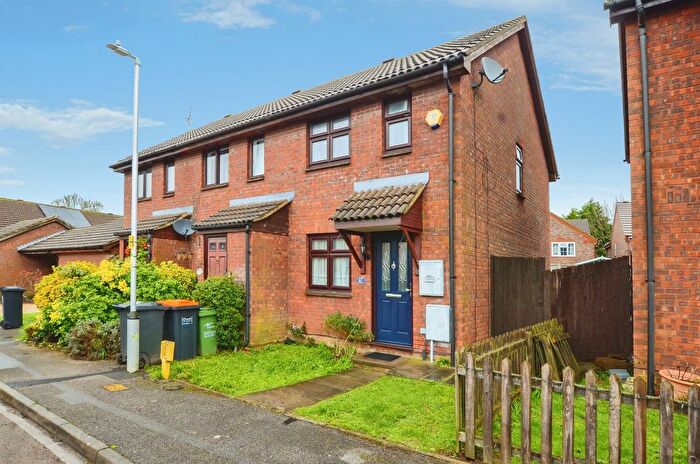 2 Bedroom End Terrace House For Sale In Holly Farm Close, Caddington, Luton, LU1