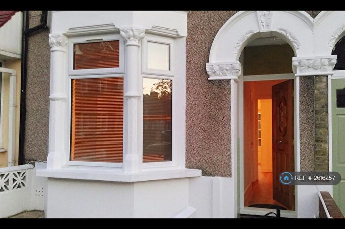 2 Bedroom Terraced House To Rent In Kingsland Road, London, E13