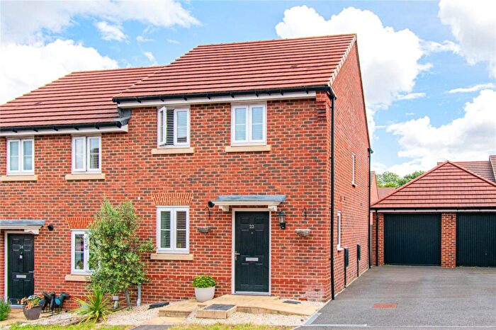 3 Bedroom Semi-Detached House For Sale In Great Crescent, Newbury, Berkshire, RG14