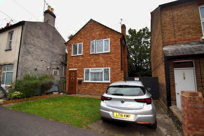 3 Bedroom Detached House To Rent In Hillside, Slough, SL1