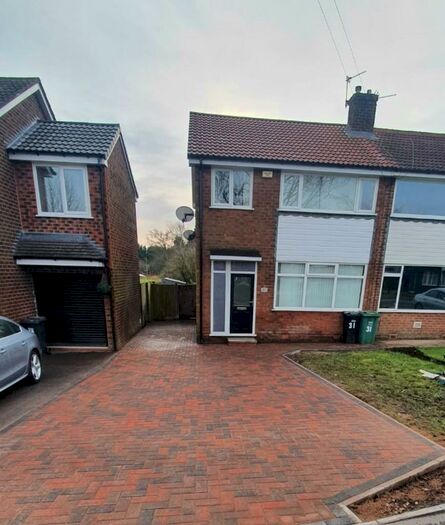 3 Bedroom Semi-Detached House To Rent In Holcombe Close Kearsley Bolton Lancashire, BL4