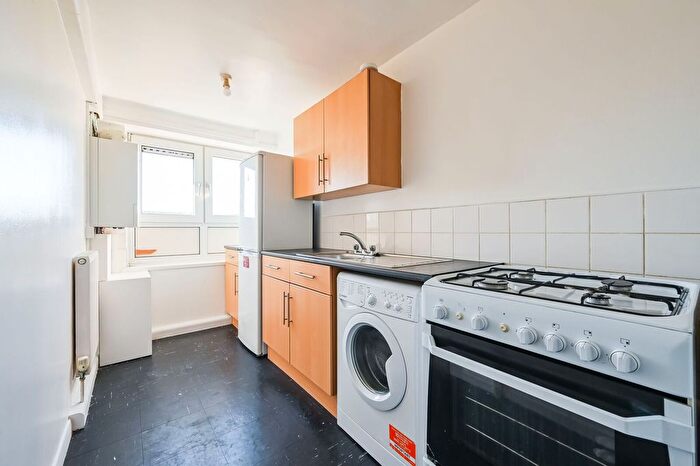 1 Bedroom Flat To Rent In Heylyn Square, Bow, London, E3