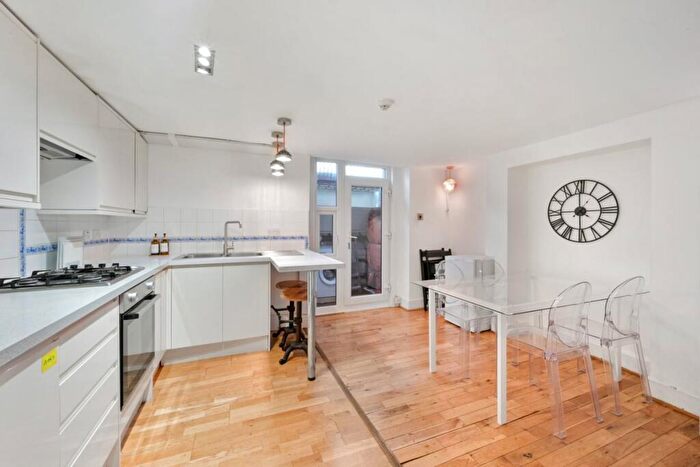 6 Bedroom Terraced House To Rent In Parfett Street, Aldgate East, E1