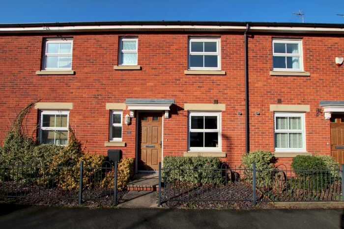 3 Bedroom Town House To Rent In Welland Road, Hilton, DE65