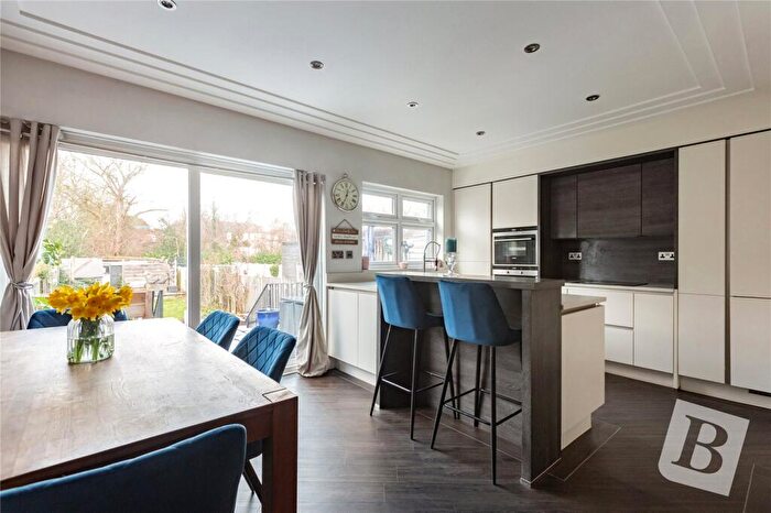 3 Bedroom Terraced House For Sale In Meadowside Road, Upminster, RM14