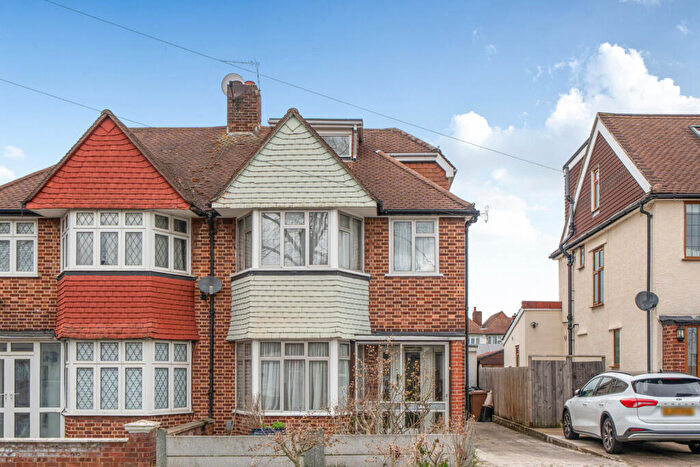 5 Bedroom Semi Detached House For Sale In Daneswood Avenue, London, SE6