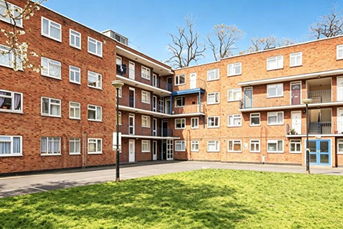 Flat For Sale In High Street South, Dunstable, LU6