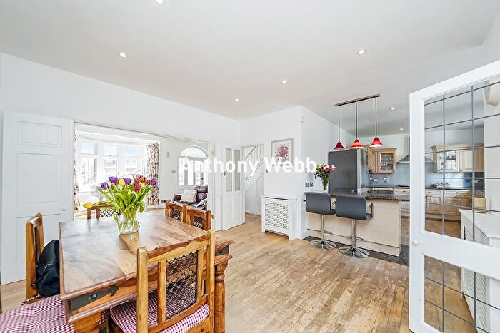 4 Bedroom End Of Terrace House For Sale In Ashley Gardens, Palmers Green, N13