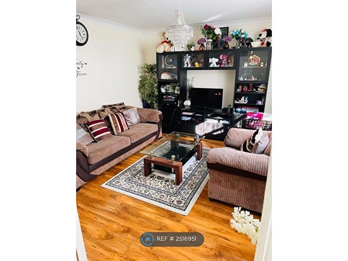 3 Bedroom Semi-Detached House To Rent In Amherst Close, Orpington, BR5