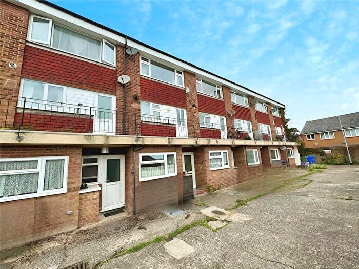 2 Bedroom Flat To Rent In Sommerville Close, Faversham, Kent, ME13