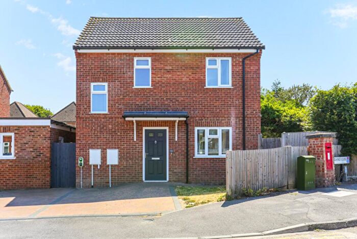 2 Bedroom Detached House To Rent In Grange Close, Guildford, GU2
