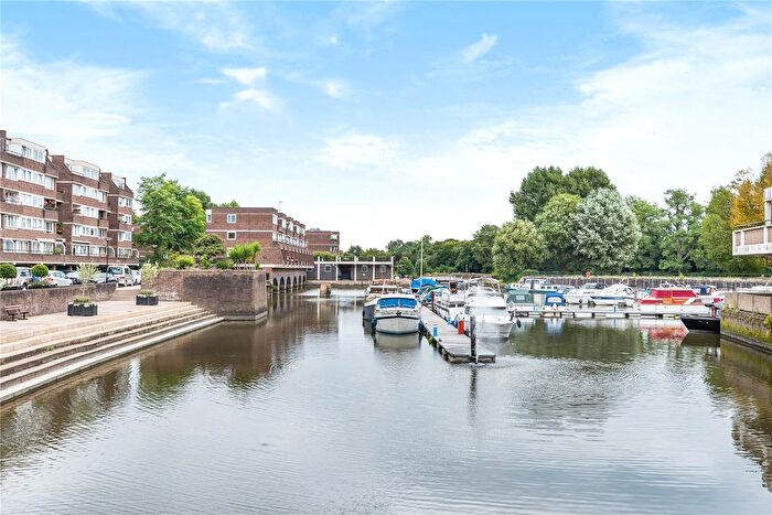 1 Bedroom Flat To Rent In Justin Close, Brentford Dock, Brentford, Greater London, TW8